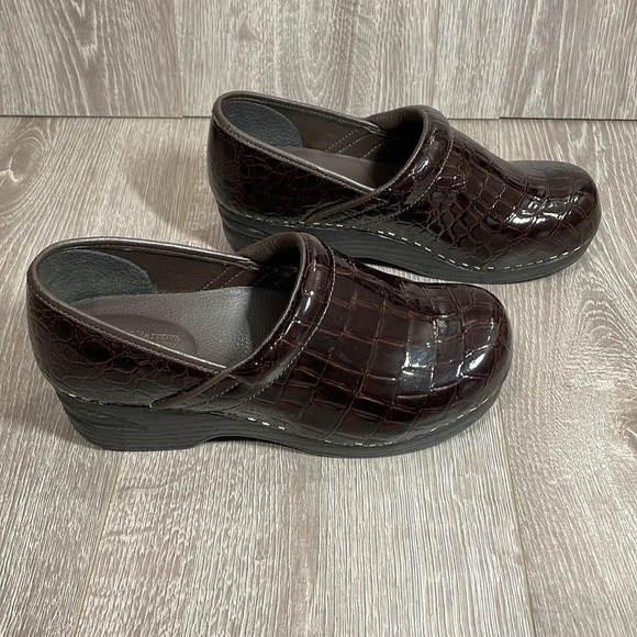 Croft & Barrow Juliana Brown Patent Faux Croc Clog Mule Sole (Sense) Abi… - Picture 4 of 15
